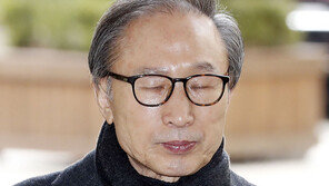 이명박 수감된 서울 동부구치소서 집단감염…15명 확진 