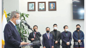 김종인 “두 前대통령 구속 사죄… 집권당 책무 못해”