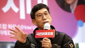 진중권 “대통령, 秋 앞세운 친위 쿠데타로 헌정 파괴한 것”