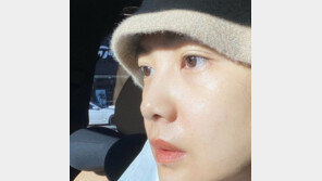 윤승아, 모공까지 보이는 초근접 셀카…동안 미모 입증