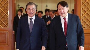 ‘우리 尹총장 큰 기대’ 신임했던 文…17개월 만에 완전히 갈라서