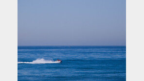 ‘제트스키’로 4시간 반 걸려 연인 만나러간 남성, 징역형…왜?
