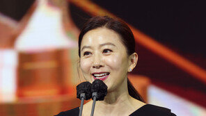 김희애, ‘올해를 빛낸 탤런트’ 1위…2위는 박보검