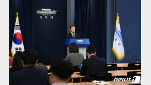 ‘秋 사의’ 두고…與 “결단 깊은 존경” vs 野 “임무 완수 후 당연한 퇴장”