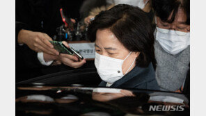 추미애, 사의표명후 SNS글…“모든걸 바쳤고 이젠 조각”