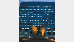 현직검사 신성식, 정족수 채우고 표결 기권… 3명이 최종 결정