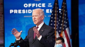 “바이든, 내주 백신 접종할 듯”…펜스 부통령은 18일