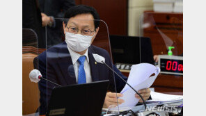 與 방역본부장 “다음 주 백신 2개사와 추가계약 할 것”