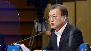 野 ‘백신 재보궐용’ 주장에 靑 관계자 “먹고 자는 것도 재보선용이냐”