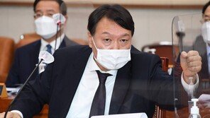 “尹, 文에 선전포고”…與 사퇴 압박 본격화 vs 野 ‘文 책임론’ 강조
