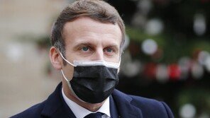 마크롱 佛대통령 코로나19 확진…“원격업무 처리”