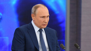 푸틴, 나발니 독살 의혹 부인…“죽일 의도였으면 죽였다”