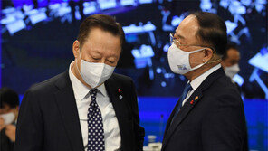 기업 손발 묶어놓고 “고용 늘려라”… 재계 “도와주는 정책은 없나”