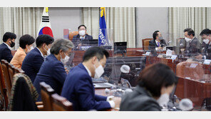 “秋 퇴장땐 尹 소송명분 약화”…“文, 非檢 뜻 확고” 후임은? 