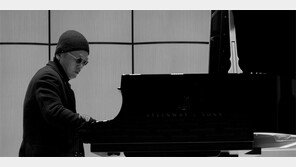 ‘이방인의 도시’ 군산서 연주한 즉흥곡