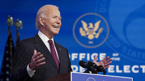 바이든, ‘러시아 의심’ 美 정부 해킹에 “값 치를 것”