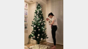 ‘자발적 비혼모’ 사유리, 아들 공개 “함께하는 첫번째 크리스마스”