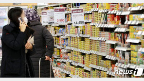 정부 “거리두기 3단계 격상해도 대형마트 완전 봉쇄는 없어”