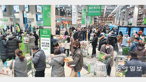 “3단계 격상전에…” 대형마트 고객 북적