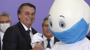 “백신 맞으면 악어로 변할 수도 있다”…브라질 대통령 황당한 주장