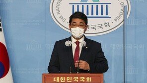 야권 “靑 인사권 엿바꿔…서민에 냉소적인 차가운 피 후보”