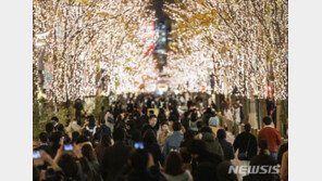 日, 신규 확진 3831명 사흘째 역대 최다…사망자도 63명 ‘최고’