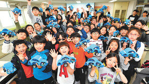 ‘공학교실’ 운영해 과학 꿈나무 키우고 초교에 투명우산 배포