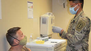 주한미군 지휘 사령관 코로나백신 접종