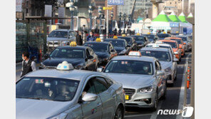 문닫은 헬스장 사장, 손님끊긴 택시기사 “지원금 턱없이 부족”