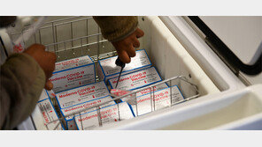 靑 “백신 2분기 도입 합의” 라는데… 모더나는 “공급 논의중”