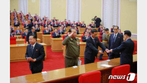 北, 당 대회 참가자들에 대표증 수여…대회 준비 정상 진행해왔다