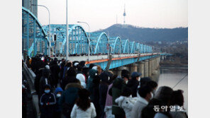 기어이 해를 보겠다는 ‘Sun or Die’족들…[청계천 옆 사진관]