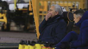 무리뉴 감독, 풀럼전 연기 재차 비판…“프로답지 못했어”