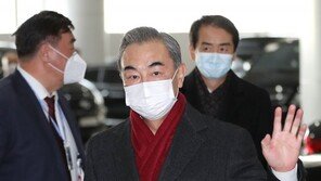 中 왕이 “바이든 행정부, 중국과의 대화·협력 재개하길”