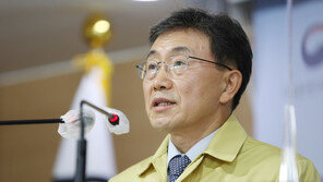 권덕철 “2월부터 코로나19 백신 예방접종…항체치료제도 시작”