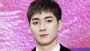 [전문] 뉴이스트 아론, 활동 잠정 중단 “심리 불안으로 치료…당분간 4인 체제”