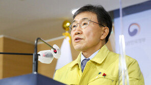 거리두기 발표, 시민들 “필요 조치”…업종별 온도차도