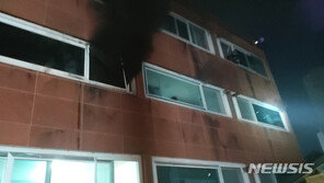 속초 빌라서 전기장판 과열 추정 불…3명 병원 이송