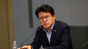 방역당국, 황운하 연말모임 논란에 “우연히 만나면 위반 아냐”