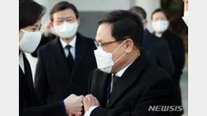 靑 유영민 비서실장 주재 첫 회의…‘국민 눈높이’ 강조