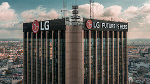 LG, 폴란드 바르샤바 고층건물에 옥외광고