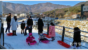 “눈썰매는 즐거워”