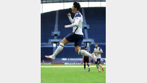 새해 첫 경기부터 날아오른 손… 토트넘서 100호 골