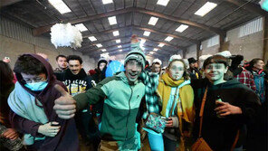 코로나 확산 와중에… 佛 2500명 광란의 ‘신년 파티’