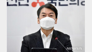 안철수 “MB·朴 사면, 文대통령이 직접 생각 밝혀야”