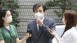 ‘조국 딸 의사시험 안된다’ 소송…“자격 있나” 법정공방