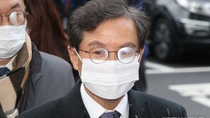 ‘라임로비 의혹’ 윤갑근 전 고검장 딸 투신 중태…의식 찾아