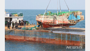 32명민호 선미 인양 완료…실종자 추정 시신 1구 추가 발견