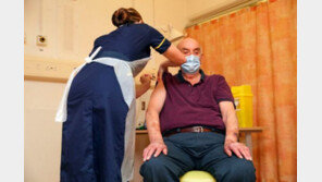 英, 옥스퍼드대학병원서 아스트라제네카 백신 첫 접종