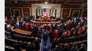 美하원의원 취임선서… 의장에 펠로시 재선